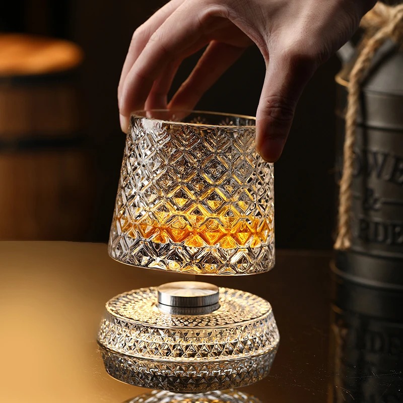 Yamazaki Home Bathroom Storage - Bicchieri da whisky rotanti con base